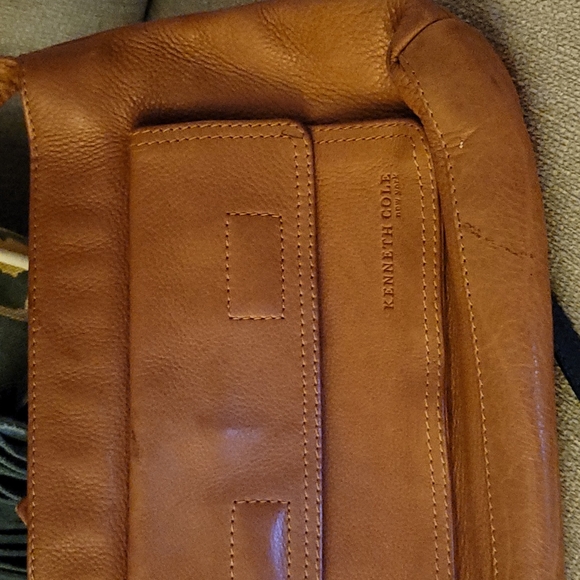 Kenneth Cole brown / Cognac Leather purse - Picture 2 of 5